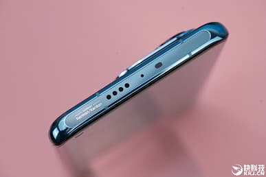 «Король Android» во всей красе: подборка качественных фото демонстрирует новинку со всех сторон