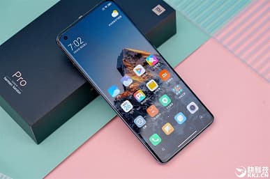 «Король Android» во всей красе: подборка качественных фото демонстрирует новинку со всех сторон