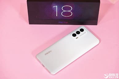 Meizu уличили во лжи: в реальности фронтальная камера Meizu 18 оказалась больше, чем на рекламных изображениях