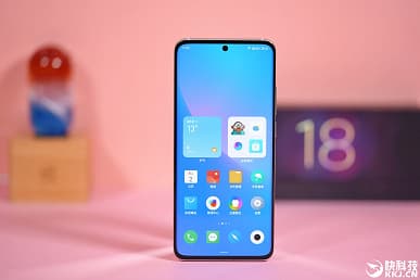 Meizu уличили во лжи: в реальности фронтальная камера Meizu 18 оказалась больше, чем на рекламных изображениях