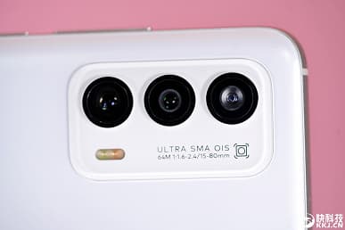 Meizu уличили во лжи: в реальности фронтальная камера Meizu 18 оказалась больше, чем на рекламных изображениях