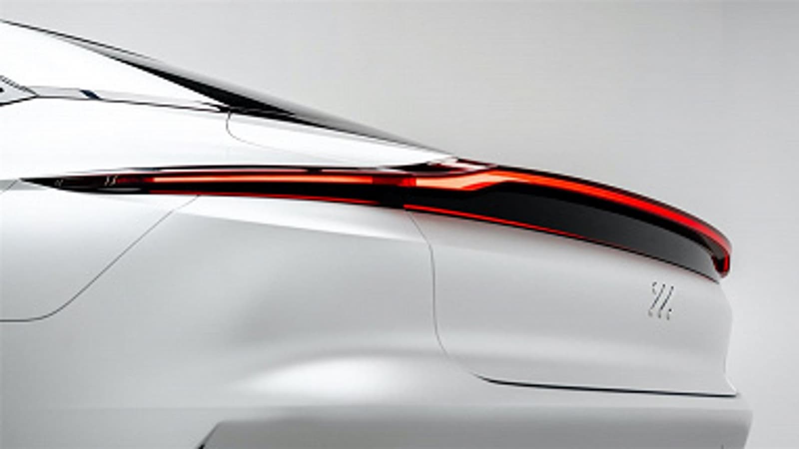 Представлен электромобиль с запасом хода 1000 км, 39-дюймовым экраном и беспроводной зарядкой