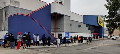 Так выглядит очередь за GeForce RTX 3080 Ti по рекомендованной цене. Она образовалась у магазина BestBuy в Лос-Анджелесе