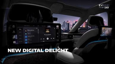 Представлен электромобиль Chrysler с запасом хода 800 км и несколькими экранами