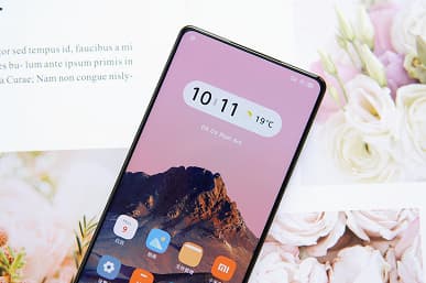 Новенький Xiaomi Mi Mix 4 показали со всех сторон, уделив особое внимание подэкранной камере