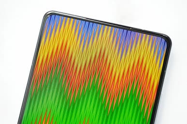 Новенький Xiaomi Mi Mix 4 показали со всех сторон, уделив особое внимание подэкранной камере