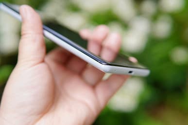 Новенький Xiaomi Mi Mix 4 показали со всех сторон, уделив особое внимание подэкранной камере