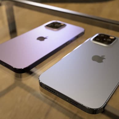 Неожиданный iPhone 13 Pro без зарядного разъёма показали вживую