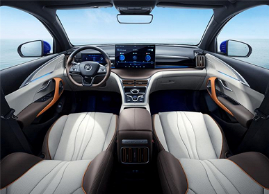 Расход топлива 4,4 л на 100 км и пробег 1090 км на одном баке. В Китае стартуют продажи современного гибридного кроссовера BYD Song Pro DM-i за 23 500 долларов