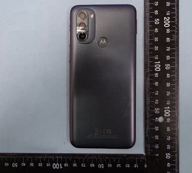 5000 мА·ч и 50 Мп за 210 долларов. Недорогой смартфон Moto G31 позирует на живых фото