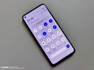Первый смартфон с Android 12 показали на живых фото: Realme GT Neo с оболочкой Realme UI 3.0 