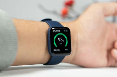 Магнитная зарядка, 117 режимов тренировок, GPS, NFC и 12 дней автономности за всего лишь 55 долларов. Умные часы Redmi Watch 2 позируют на живых фото сразу после анонса