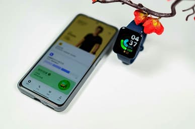 Магнитная зарядка, 117 режимов тренировок, GPS, NFC и 12 дней автономности за всего лишь 55 долларов. Умные часы Redmi Watch 2 позируют на живых фото сразу после анонса