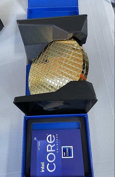 Флагманский Core i9-12900K уже продают в Германии. Он не только быстрее Ryzen 9 5950X, но еще и на 200 долларов дешевле