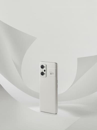 5000 мА·ч, экран Super AMOLED 2K 120 Гц, Snapdragon 8 Gen 1, два раза по 50 Мп и 65 Вт за 615 долларов. Представлен флагманский Realme GT2 Pro