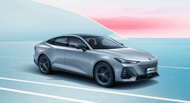 «Китайская Audi А7» с выдвижными ручками и спойлером по цене от 17 тыс. долларов. Четыре версии Changan Uni-V доступны в Китае