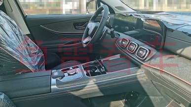 Новейший Chery Tiggo 9 без дверных ручек в салоне впервые показали вживую