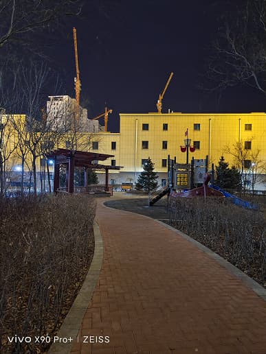 «По ночной съемке S22 Ultra худший флагман». Инсайдер сравнил фото Vivo X90 Pro+, Xiaomi 12S Ultra, Galaxy S22 Ultra, iPhone 14 Pro