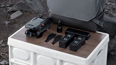 20 Мп, запись видео 5,1К, 46 минут полета на высоте до 6 км. Представлен дрон Mavic 3 Classic, он оказался почти на 600 дешевле Mavic 3