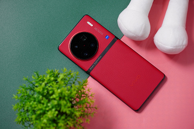 Snapdragon 8 Gen 2, топовая камера Zeiss, 100-кратный зум, IP68. Топовые камерофоны Vivo X90 Pro+ и Vivo X90 показали вживую сразу после анонса