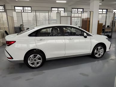 «Машины, которые скоро начнёт собирать Автотор». Инсайдер полагает, что на конвейере российского завода могут прописаться электромобиль BAIC EU5 и кроссовер BAIC X7