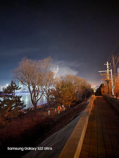 «Я сравнил ночную съемку в Galaxy S22 Ultra и Vivo X90 Pro+, разница очевидна». Новые фотоэксперименты инсайдера Ice Universe