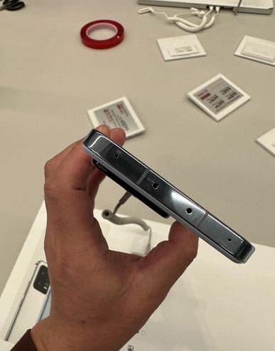 Живые фото Xiaomi 13 после премьеры и сравнение с iPhone 14 Pro