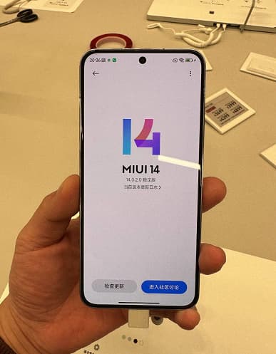 Живые фото Xiaomi 13 после премьеры и сравнение с iPhone 14 Pro