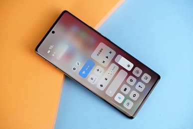 Snapdragon 8 Gen 2, топовая камера Zeiss, 100-кратный зум и IP68. Комплект поставки Vivo X90 Pro+ показали на фото