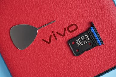 Snapdragon 8 Gen 2, топовая камера Zeiss, 100-кратный зум и IP68. Комплект поставки Vivo X90 Pro+ показали на фото