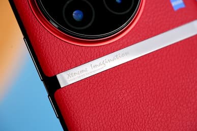 Snapdragon 8 Gen 2, топовая камера Zeiss, 100-кратный зум и IP68. Комплект поставки Vivo X90 Pro+ показали на фото