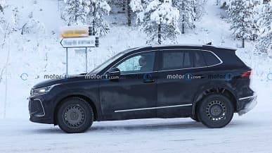 Замаскированный под старый Volkswagen Tiguan нового поколения показали на живых фото