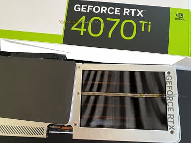 Nvidia, а с такими переходниками питания проблем у карт не будет? RTX 4070 Ti засветилась на фото с новым кабелем
