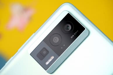 Бюджетный флагман Redmi K60 покзаали вживую сразу после анонса. Фото смартфоны и его комплекта поставки