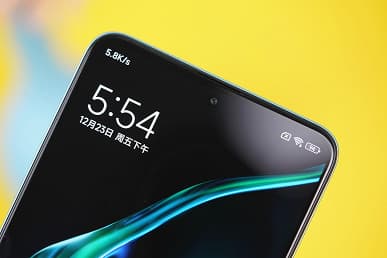 Бюджетный флагман Redmi K60 покзаали вживую сразу после анонса. Фото смартфоны и его комплекта поставки