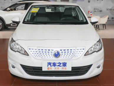 В Китае появился Peugeot 408 со съемной тяговой батареей. Теоретически, такой электрический Puegeot 408 мог бы доехать до России