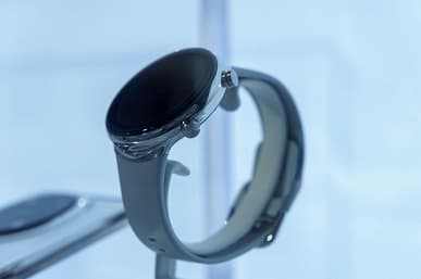 Oppo показала полностью стеклянный смартфон и другие устройства