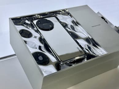 Oppo показала полностью стеклянный смартфон и другие устройства