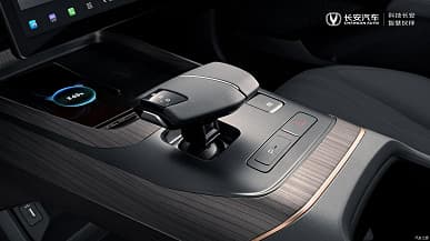 170 л.с., расход 6 л на 100 км и хорошее оснащение недорого. В Китае представлен седан Changan Lamore – конкурент Chery Arrizo 8