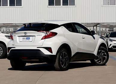 В Россию привезли кроссовер Toyota Izoa (CH-R). Оснащение богатое, но и цена немалая