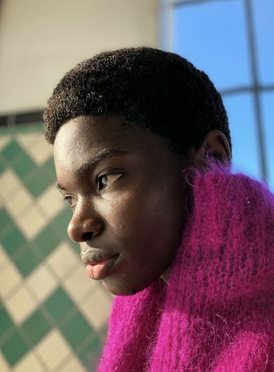 Так снимает новейший iPhone SE за 430 долларов. Примеры фото говорят о том, что Apple выжала максимум из 12 Мп