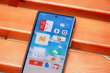 Учись, Samsung. Фотографии подтверждают, что складной Vivo X Fold имеет почти незаметную складку на экране