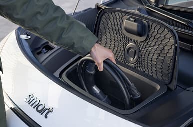 Детище Mercedes-Benz и Geely мощностью 272 л.с. и массой 1,8 т: представлен самый крутой Smart в истории