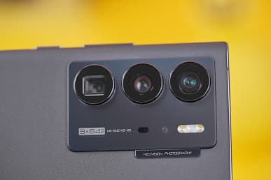 Без рамок и отверстий: живые фото и комплект поставки нового флагмана ZTE Axon 40 Ultra