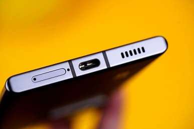 Без рамок и отверстий: живые фото и комплект поставки нового флагмана ZTE Axon 40 Ultra