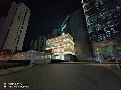 Так снимает Honor 70 Pro, оснащенный новейшим 54-мегапиксельным сенсором Sony IMX800. Опубликованы примеры фото в разных режимах, в том числе и ночью