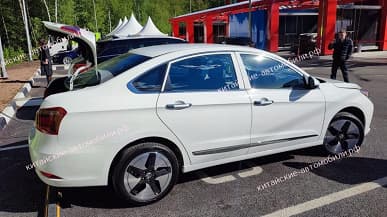 В Москве показали электромобили Evolute, которые будут производить в Липецке