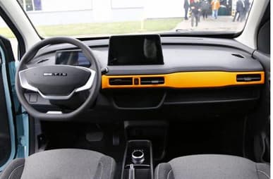 48 л.с., запас хода до 300 км и цена от 5900 долларов. В Китае представлен четырехдверный электромобиль Letin Mengo, рассчитанный на людей с месячным доходом около 150 долларов