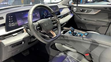 Салон Chery Omoda 5 для России показали на живых фото. Он сильно отличается от салона китайского авто