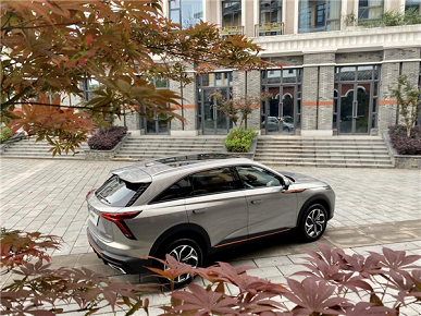 Haval запустил в Китае продажи кроссовера Hybrid DHT с новым дизайном. 175 л.с., расход 5,5 л на 100 км и пробег 1000 км на одном баке